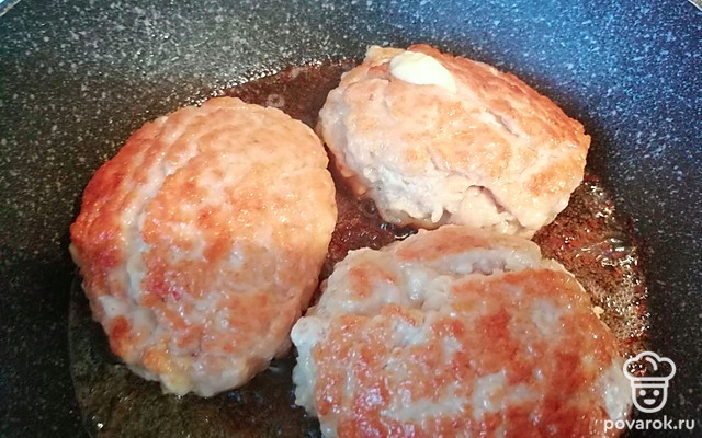 Сырные котлетки из куриного фарша — Рецепт с фото