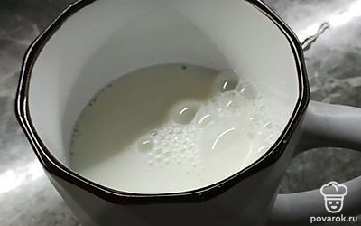 Полстакана овсяных хлопьев замочить в молоке. 