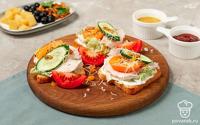 Тост с куриной грудкой — Рецепт с фото