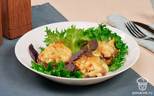 Фаршированные шампиньоны с курицей — Рецепт с фото