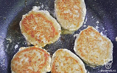 Обжарить с двух сторон. 