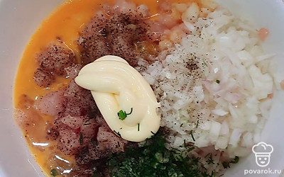 Все ингредиенты порезать мелко. Добавить майонез. 