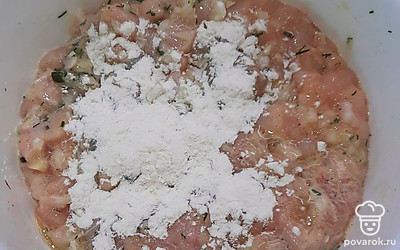 Добавить муку.