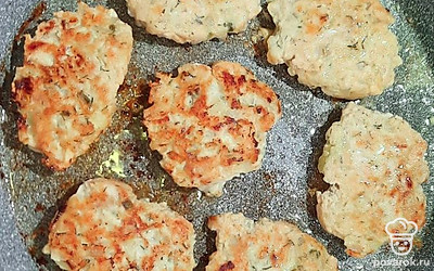 Обжариваем с одной стороны и другой стороны. 