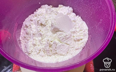 Добавляем муку.