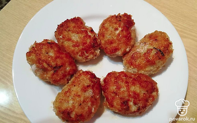 Котлетки из курицы в панировочных сухарях — Рецепт с фото