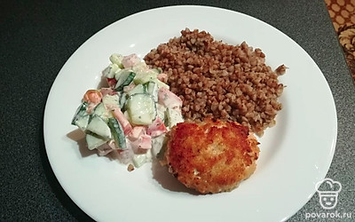 Подавать с гарниром или салатом.