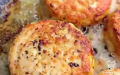 Обжарьте с двух сторон до готовности. 