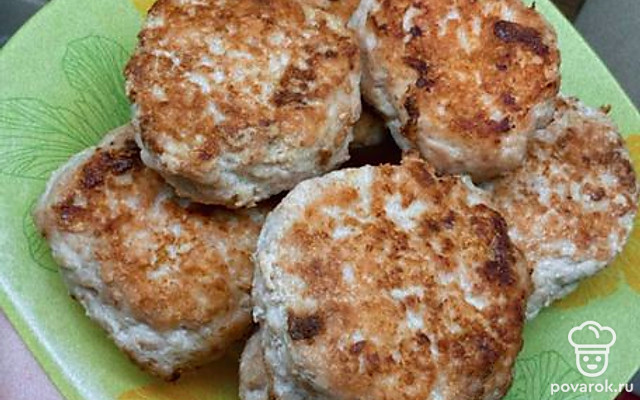 Куриные котлетки с золотистой корочкой — Рецепт с фото