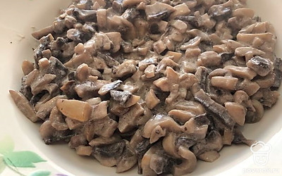 Готовые грибы убираем остывать.