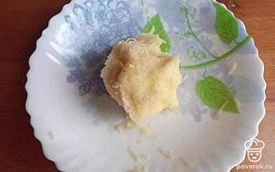 Картофель отжать от лишней воды. 