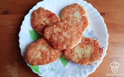 Картофельные котлеты с сыром готовы. 