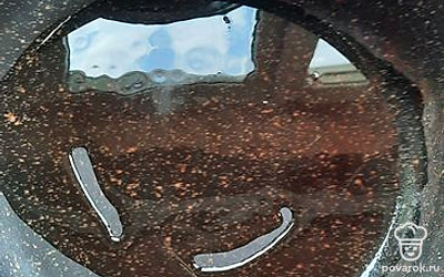 В сковороду налить растительное масло. 