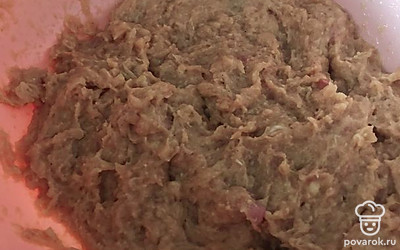 Отбиваем фарш 5-7 минут.