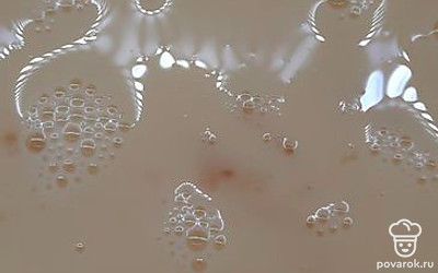 Взбить яйцо. 