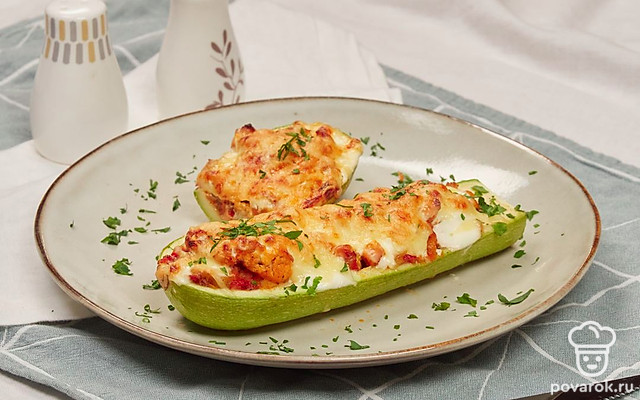 Кабачки, фаршированные овощами — Рецепт с фото