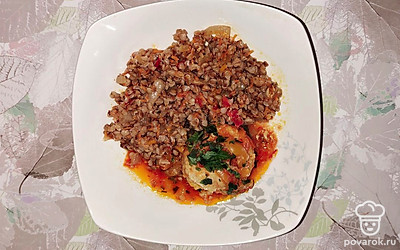 Как гарнир прекрасно выступит гречка, рис или картофельное пюре.