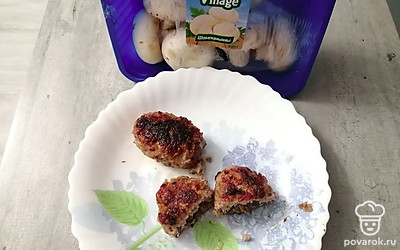 Котлеты с грибной начинкой готовы.