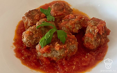 Перед подачей украшаем котлеты свежей зеленью и подаем к столу. Приятного аппетита!