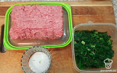 Подготовим ингредиенты. Фарш я беру готовый куриный, но можно использовать и домашний.