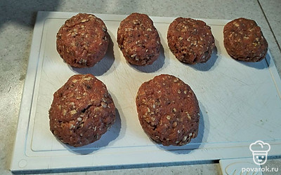 Формируем котлеты.