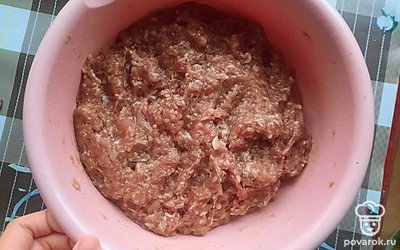 Смешать 2 вида мяса и сделать фарш.