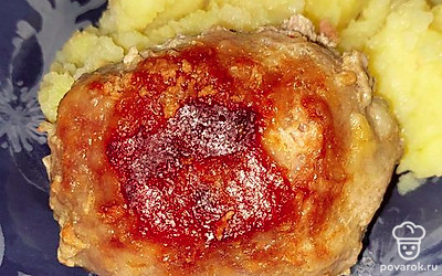 Такие котлеты получаются румяными и отлично идут с картофельным пюре.