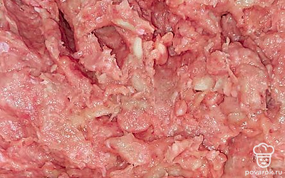 Как следует смешиваем все ингредиенты, удобнее перемешиваем руками.