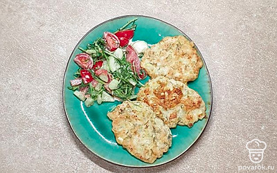 Блюдо подавайте порционно, с салатом из зелени и свежих овощей. Приятного аппетита!