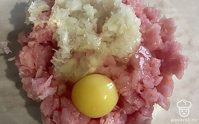 Добавить яйцо.