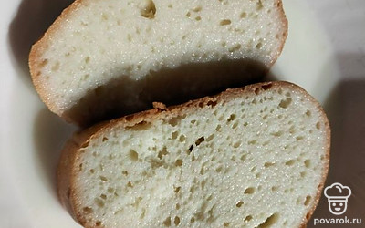 Хлеб замочить в молоке.