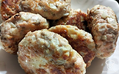 Гарнир к котлетам можно подать любой. Можно и просто с хлебушком съесть. Приятного аппетита!