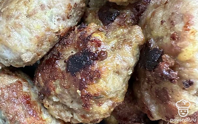 Котлеты из фарша с луком и сушеным чесноком — Рецепт с фото