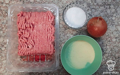 Подготовим продукты. Фарш беру куриный, готовый.