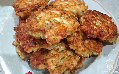 Нежные рубленые котлеты из грудки с сыром, сметаной и укропом — Рецепт с фото