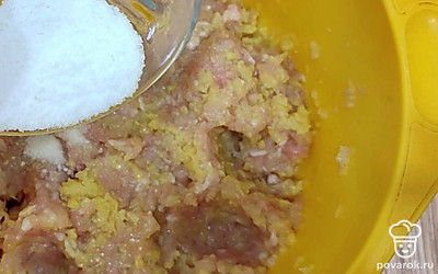 Добавьте 0,5 столовых ложки соли.