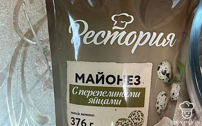 Приправьте майонезом.