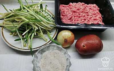 Подготовьте все необходимые ингредиенты. Черемша у меня молоденькая, еще не распустившаяся. 