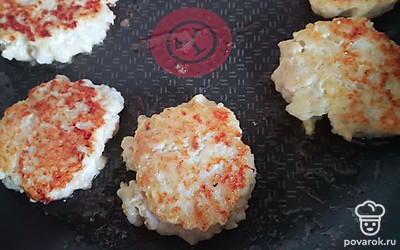 Подавайте с овощами или любым гарниром. 