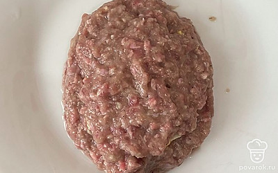 Сверху накройте фаршем.