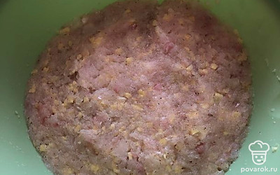 Хорошо перемешайте. Получится фарш для котлет.