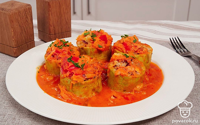 Фаршированные кабачки, тушенные в кастрюле — Рецепт с фото