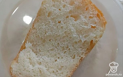 Замочите хлеб. 