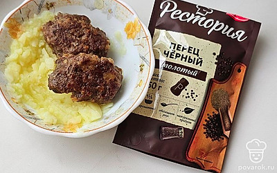 По желанию можно посыпать перцем.