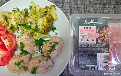 Подавайте блюдо, посыпав укропом. По желанию, можете добавить помидор.