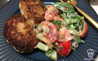 Подавайте блюдо с овощным салатом или с картофельным пюре.