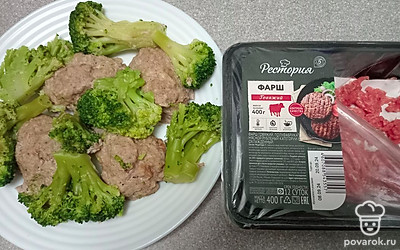 Подавайте котлеты как самостоятельное блюдо, теплыми.