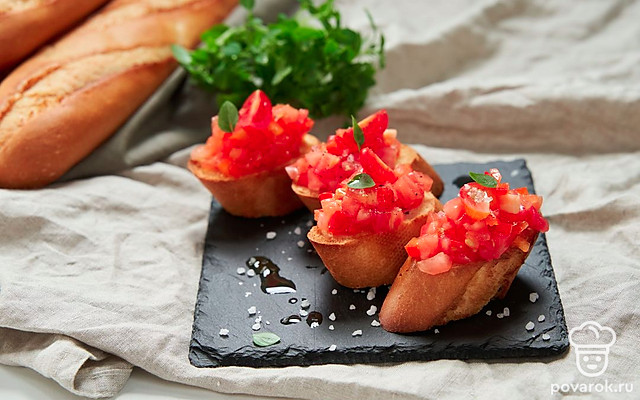 Брускетты с помидорами и сладким перцем — Рецепт с фото