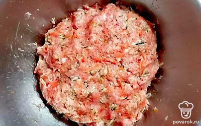 Фарш хорошо перемешайте. 