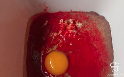 Добавьте 1 яйцо.